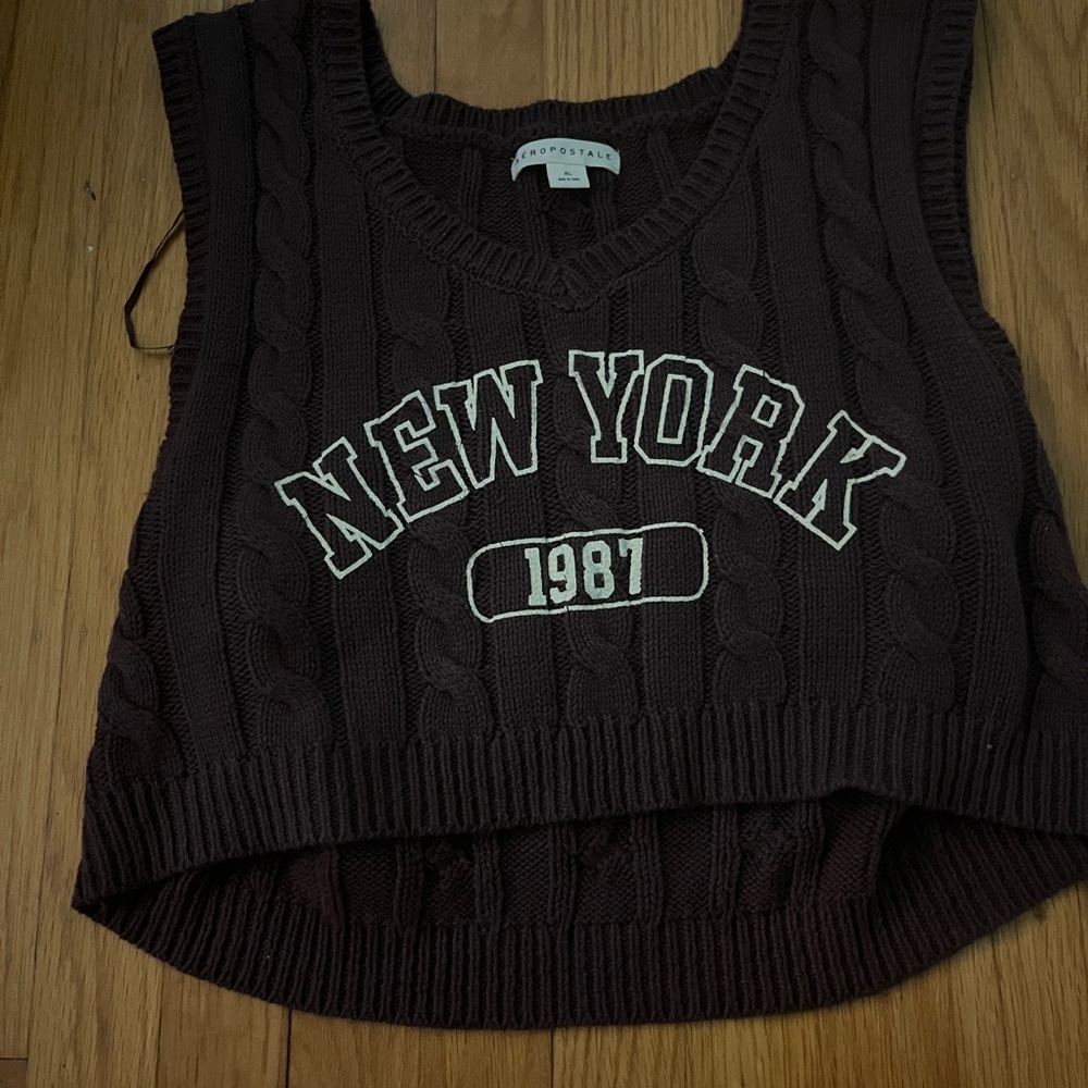 Aeropostale New York sleeveless sweater vest cropped